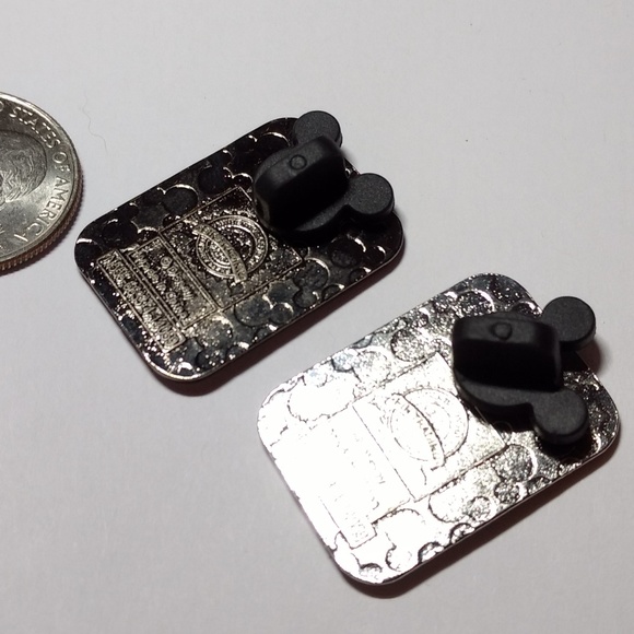 Set of I'll be your Mickey/Minnie lapel pins - Picture 2 of 6